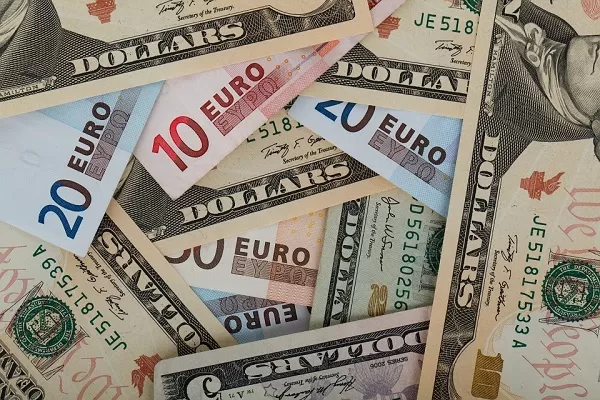 Cambio Euro/Dollaro sale a sorpresa grazie ai dati sull’inflazione, ora cambia tutto?