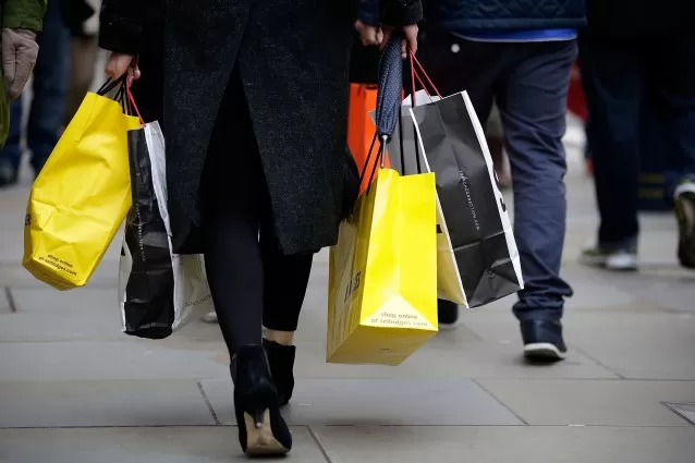 Shopping in Italia: i cinesi tornano a comprare nel nostro paese