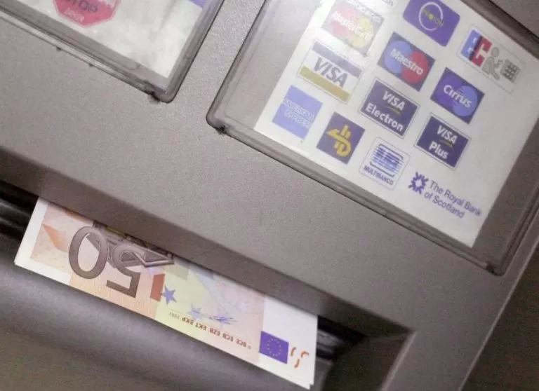 Costo conto corrente bancario, la spesa media annua sfiora gli 80 euro