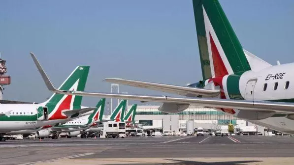 Alitalia, il no al referendum apre la strada a 24 mesi di cassa integrazione