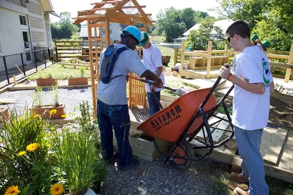 Lavoro Garanzia Giovani maggio 2017, almeno una misura per mezzo milione di iscritti