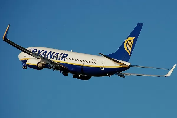 Voli Ryanair e Wizz Air, Antitrust sospende nuova policy bagagli a mano