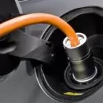 Carburante alternativo, l’Italia s’è desta: cresce il mercato delle auto ibride e a metano