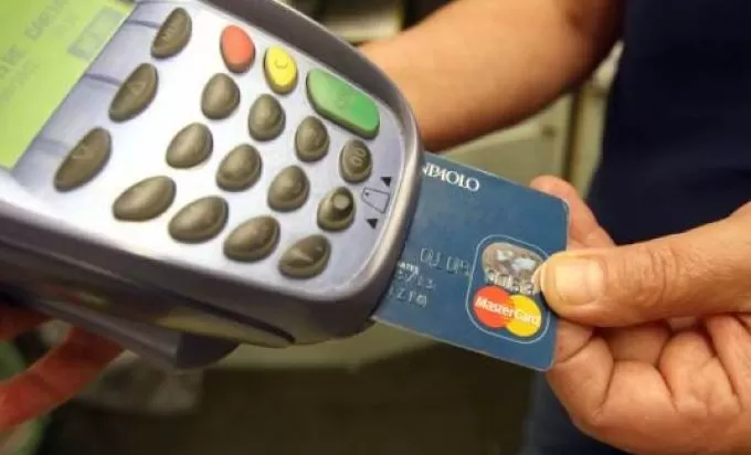 Niente più carta di credito e contanti: in futuro si pagherà solo col telefonino