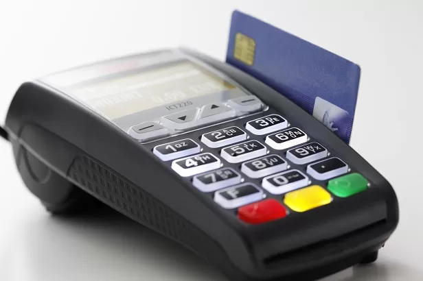 Carte di debito e prepagate, i dati sui pagamenti contactless in Italia