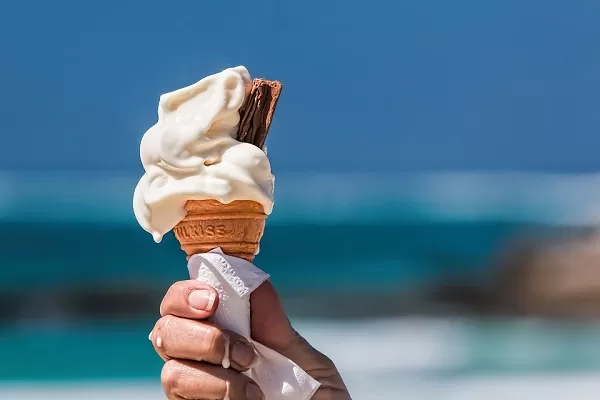 Gelato artigianale, boom coni e coppette con il caldo al mare ed in città