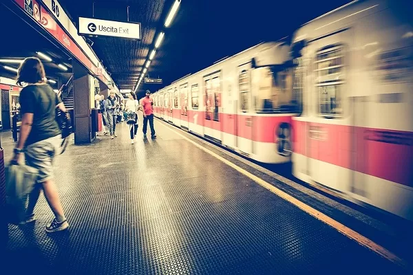 Biglietto metro ATM Milano, ora si paga con carta di credito contactless