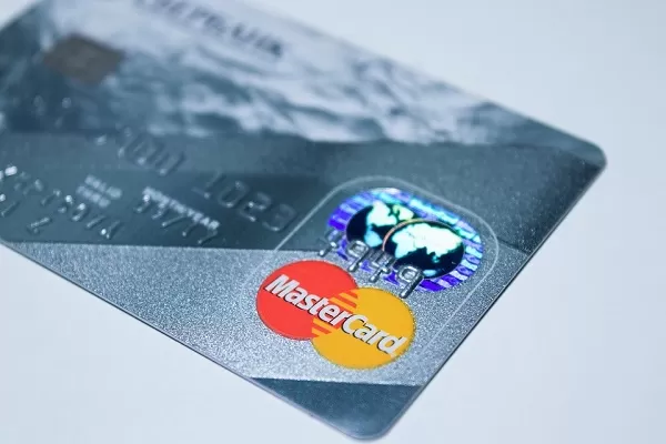 Mastercard, multa Ue da 570 milioni di euro per le carte di pagamento